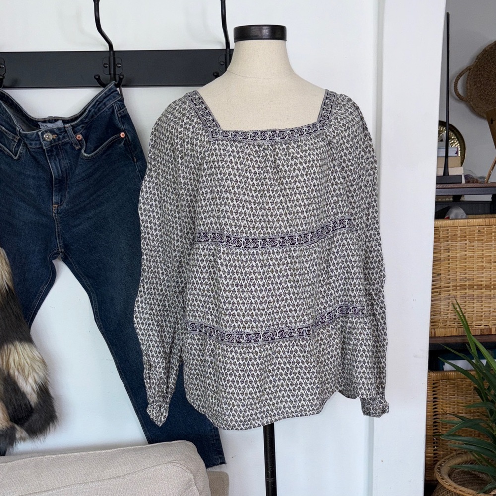 Old Navy Women's Blouse - Black and White with Purple Accents